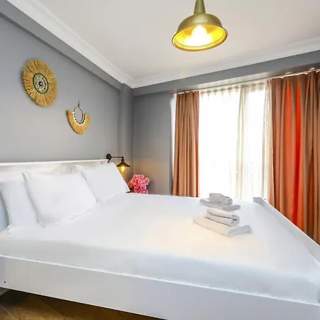 Vibrant Flat 500 M To Uskudar Ferry Station Apartment *