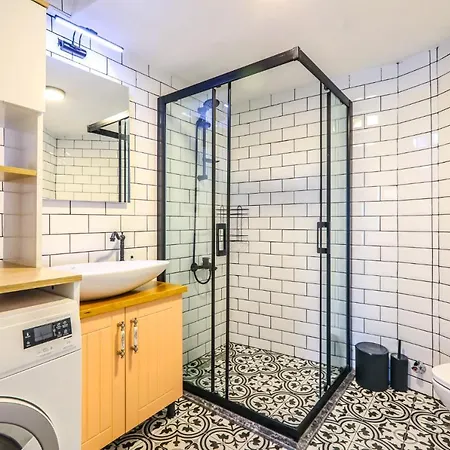 Vibrant Flat 500 M To Uskudar Ferry Station Apartment Istanbul