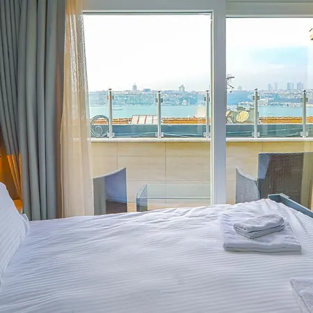 Vibrant Flat 500 M To Uskudar Ferry Station Apartment