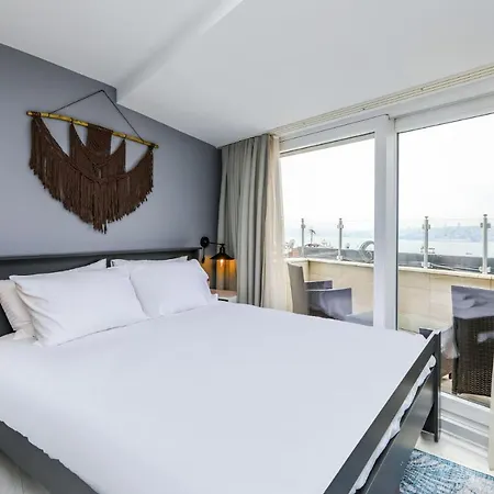 Vibrant Flat 500 M To Uskudar Ferry Station