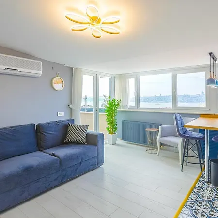 Vibrant Flat 500 M To Uskudar Ferry Station * Istanbul