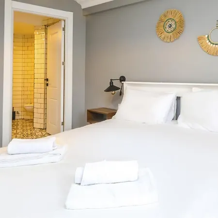 Vibrant Flat 500 M To Uskudar Ferry Station *